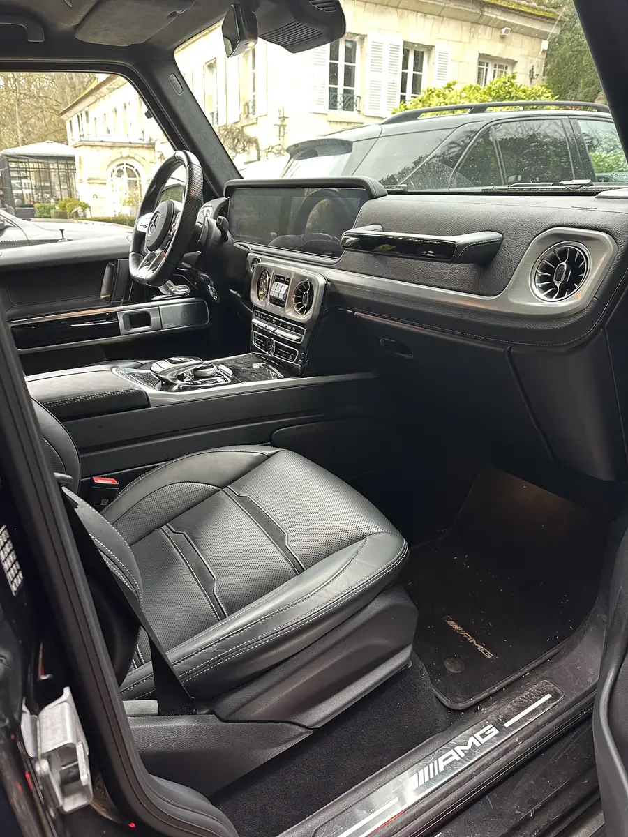 Habitacle Mercedes-AMG Classe G avant nettoyage à Compiègne