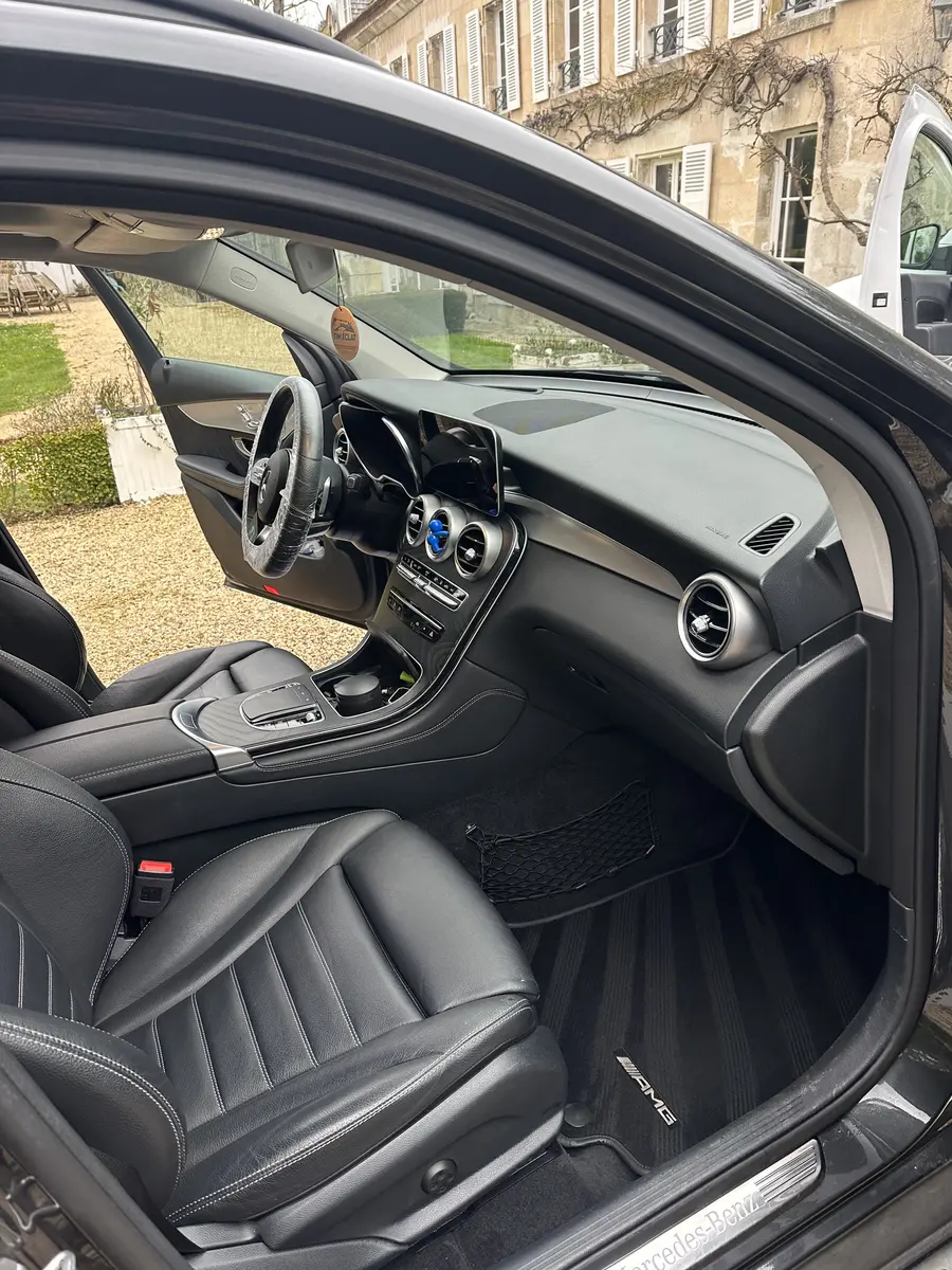 Intérieur Mercedes GLC AMG remis à neuf à Compiègne